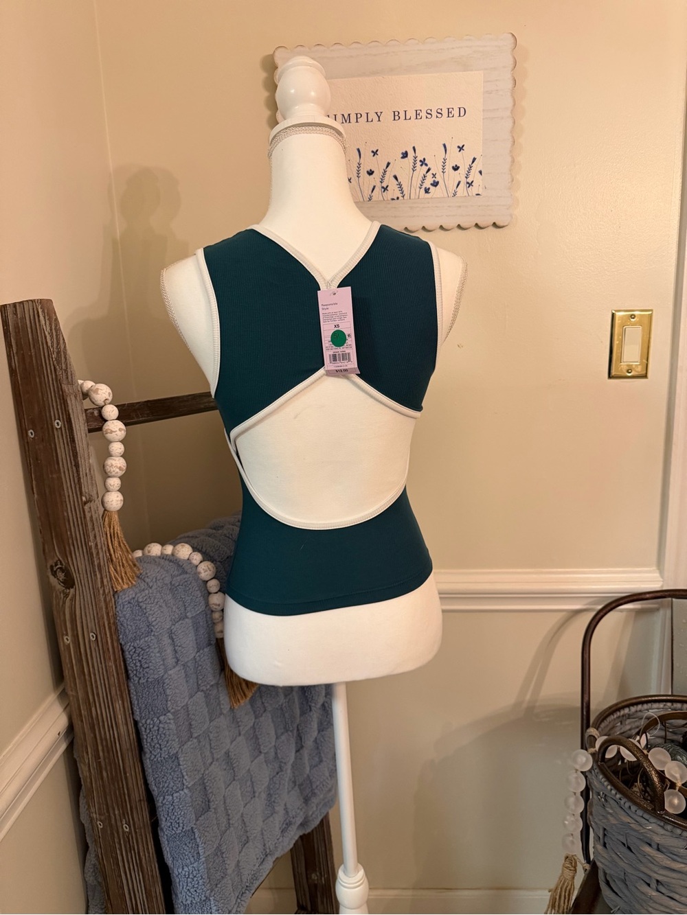 Wild Fable Open Back Ribbed Trim Top NWT - Picture 4 of 8